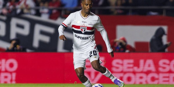 安东尼转会贝蒂斯：从曼联到西甲，足球的幽默与战术新篇章